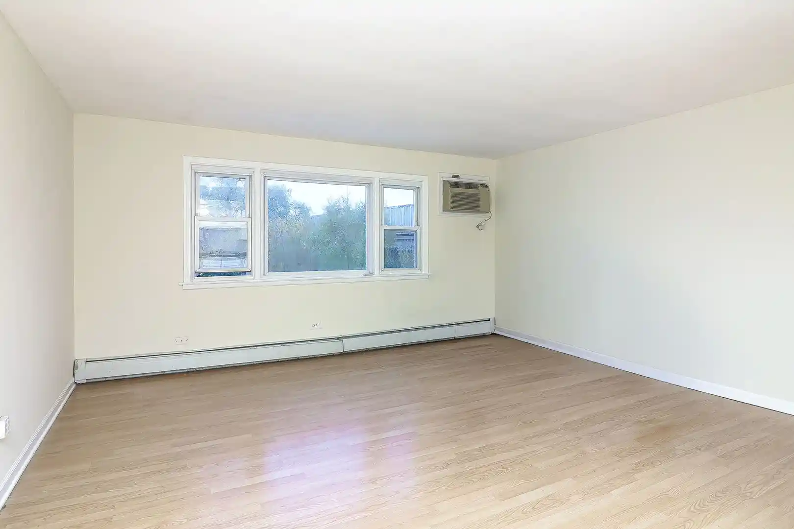Listing Photo 2 - Condo for sale in 6708 W 107Th St located at 6708 W 107Th St, Chicago Ridge, IL 60415 - Unit #3C