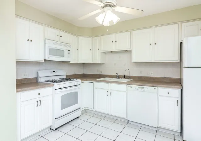 Listing Photo 5 - Condo for sale in building located at 6708 W 107Th St, Chicago Ridge, IL 60415 - Unit #3C