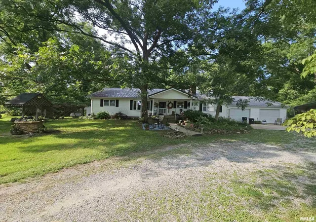 Photo 1 of Single family home for sale at 9758 E Richview Rd, Mount Vernon, IL 62864 | MLS# 12629127 | Listing updated on 2026-09-14
