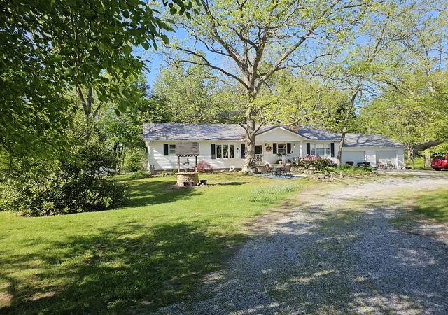 Photo 2 of Single family home for sale at 9758 E Richview Rd, Mount Vernon, IL 62864 | MLS# 12629127 | Listing updated on 2026-09-14