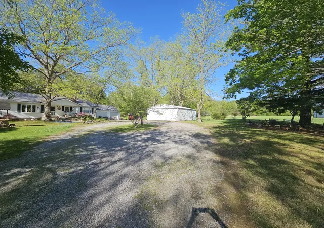 Photo 3 of Single family home for sale at 9758 E Richview Rd, Mount Vernon, IL 62864 | MLS# 12629127 | Listing updated on 2026-09-14