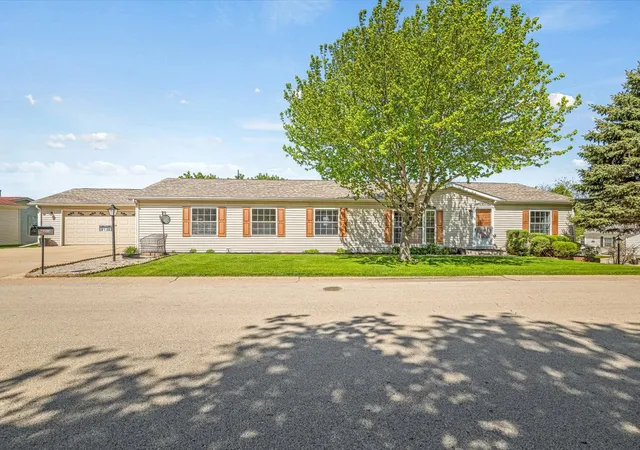 Photo 2 of Sale Pending at 8438 Hickory Tree Dr, Machesney Park, IL 61115 | MLS# 12634871 | Listing updated on 2026-09-14