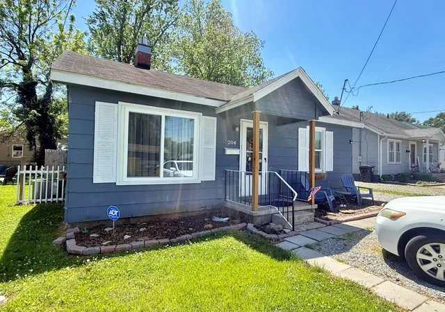 Photo 1 of Single family home for sale at 204 West 18th St, Metropolis, IL 62960 | MLS# 12639095 | Listing updated on 2026-10-05