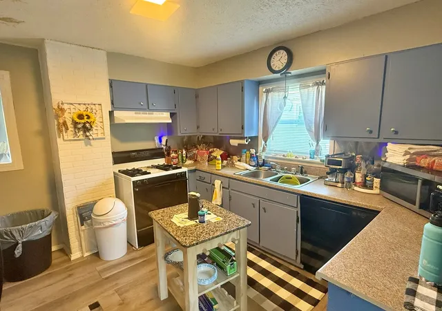 Photo 3 of Single family home for sale at 204 West 18th St, Metropolis, IL 62960 | MLS# 12639095 | Listing updated on 2026-10-05