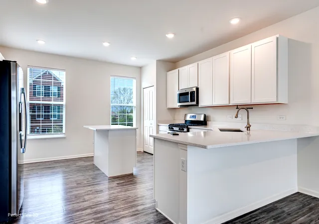 Photo 2 of Townhouse for sale at 195 Lakeshore Dr, Oswego, IL 60543 | MLS# 12641539 | Listing updated on 2026-09-10