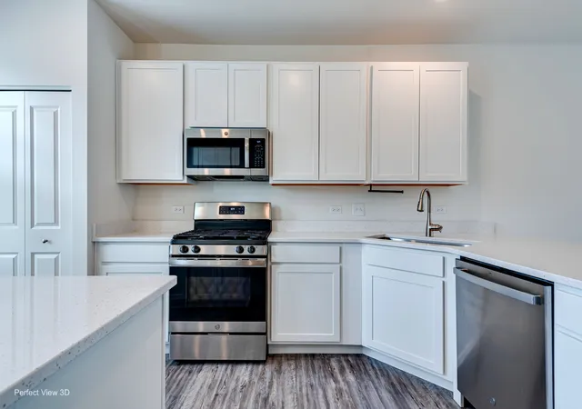 Photo 3 of Townhouse for sale at 195 Lakeshore Dr, Oswego, IL 60543 | MLS# 12641539 | Listing updated on 2026-09-10