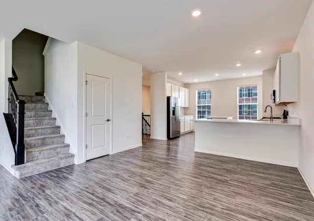 Photo 4 of Townhouse for sale at 195 Lakeshore Dr, Oswego, IL 60543 | MLS# 12641539 | Listing updated on 2026-09-10