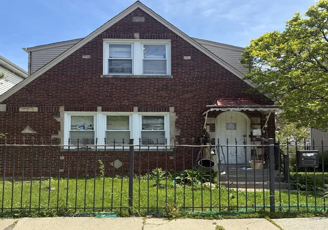 Listing Photo 1 - Condo for sale in building located at 11647 S Vincennes Ave, Chicago, IL 60643