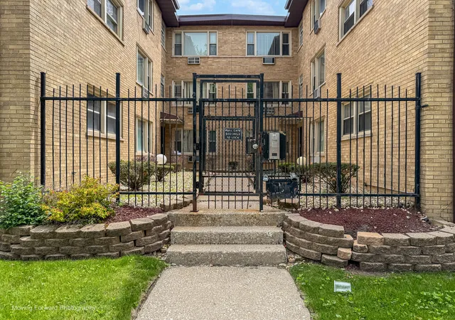Photo 3 of Sale Pending at 6945 S Chappel Ave #3A, Chicago, IL 60649 | MLS# 12655258 | Listing updated on 2026-10-04