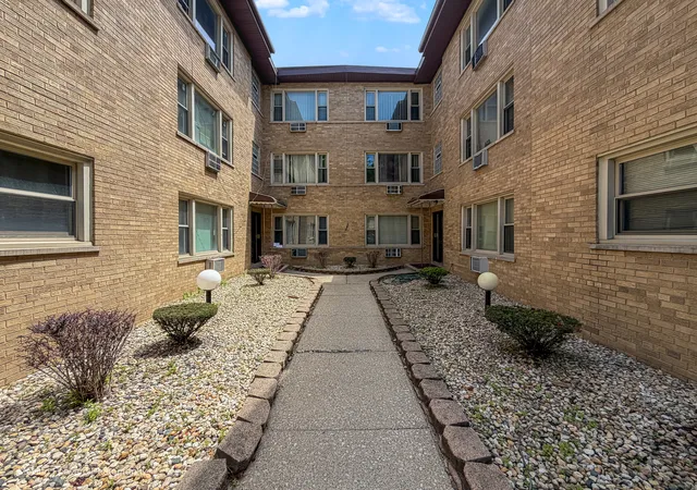 Photo 3 of Sale Pending at 6945 S Chappel Ave #3A, Chicago, IL 60649 | MLS# 12655258 | Listing updated on 2026-10-04