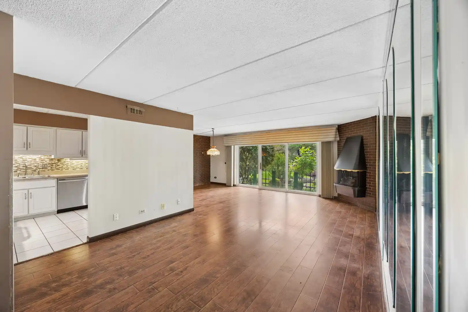Listing Photo 2 - Condo for sale in 11105 Over Gorman Dr located at 11105 Over Gorman Dr, Palos Hills, IL 60465 - Unit 11105 O Gorman Dr