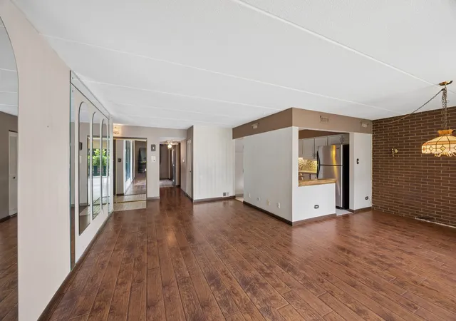 Listing Photo 5 - Condo for sale in building located at 11105 Over Gorman Dr, Palos Hills, IL 60465 - Unit #2