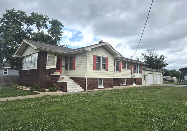 Photo 1 of Single family home for sale at 502 N Jackson St, Harrisburg, IL 62946 | MLS# 12655859 | Listing updated on 2026-09-14