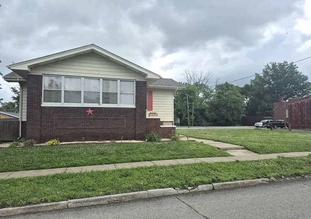 Photo 2 of Single family home for sale at 502 N Jackson St, Harrisburg, IL 62946 | MLS# 12655859 | Listing updated on 2026-09-14