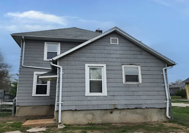 Photo 16 of Single family home for sale at 404 W 1st Street, Galesburg, IL 61401 | MLS# 12656307 | Listing updated on 2026-09-15