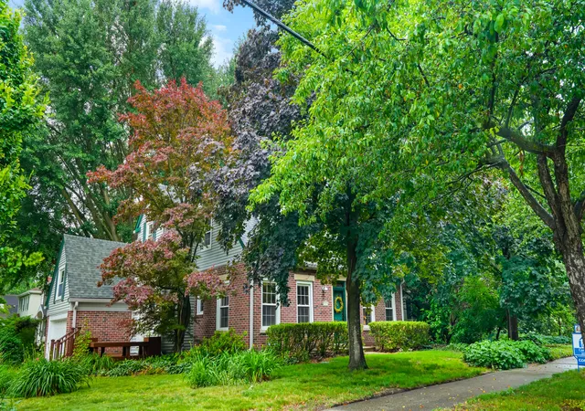 Photo 3 of Single family home for sale at 1009 W Green St, Champaign, IL 61821 | MLS# 12657889 | Listing updated on 2026-09-15