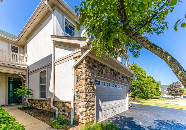 Photo 2 of Townhouse for sale at 378 Bay Tree Cir, Vernon Hills, IL 60061 | MLS# 12658510 | Listing updated on 2026-09-25