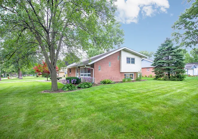 Photo 2 of Single family home for sale at 12661 S Major Ave, Palos Heights, IL 60463 | MLS# 12660322 | Listing updated on 2026-09-23