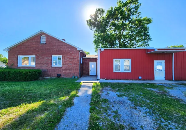 Photo 3 of Single family home for sale at 809 E Main St, West Frankfort, IL 62896 | MLS# 12661652 | Listing updated on 2026-10-07
