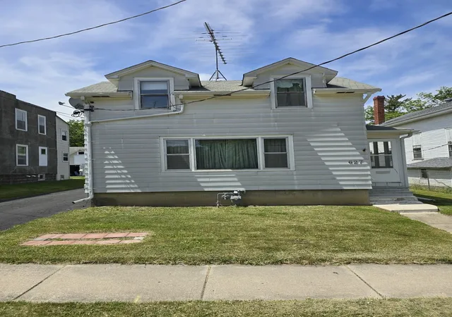 Photo 3 of Single family home for sale at 627 North 11th St, De Kalb, IL 60115 | MLS# 12663529 | Listing updated on 2026-09-12