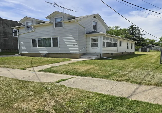 Photo 3 of Single family home for sale at 627 North 11th St, De Kalb, IL 60115 | MLS# 12663529 | Listing updated on 2026-09-12