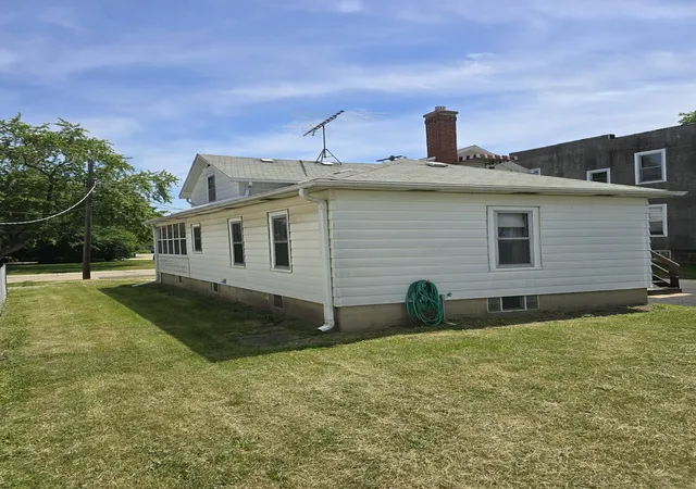 Photo 4 of Single family home for sale at 627 North 11th St, De Kalb, IL 60115 | MLS# 12663529 | Listing updated on 2026-09-12