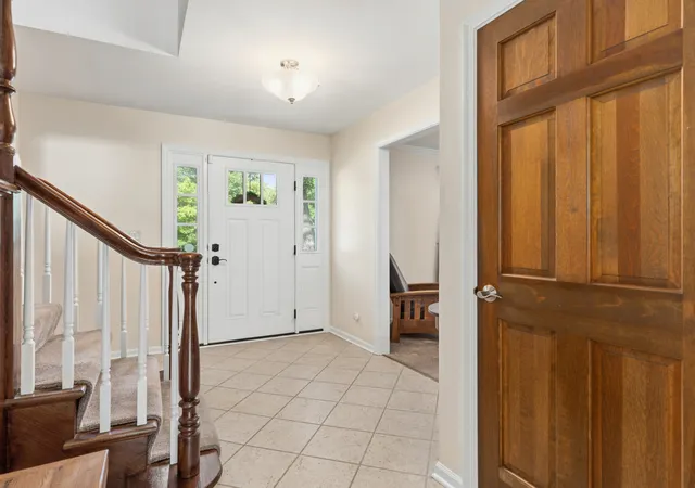 Photo 3 of Single family home for sale at 1235 Pin Oak Ct, Wheaton, IL 60189 | MLS# 12665091 | Listing updated on 2026-09-30