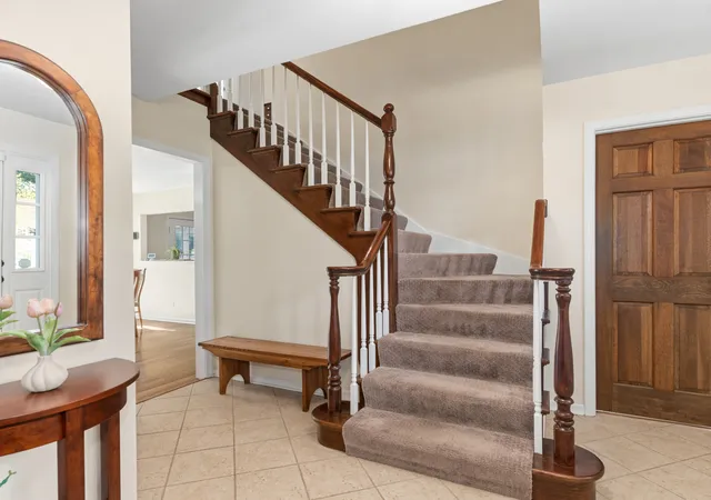 Photo 4 of Single family home for sale at 1235 Pin Oak Ct, Wheaton, IL 60189 | MLS# 12665091 | Listing updated on 2026-09-30