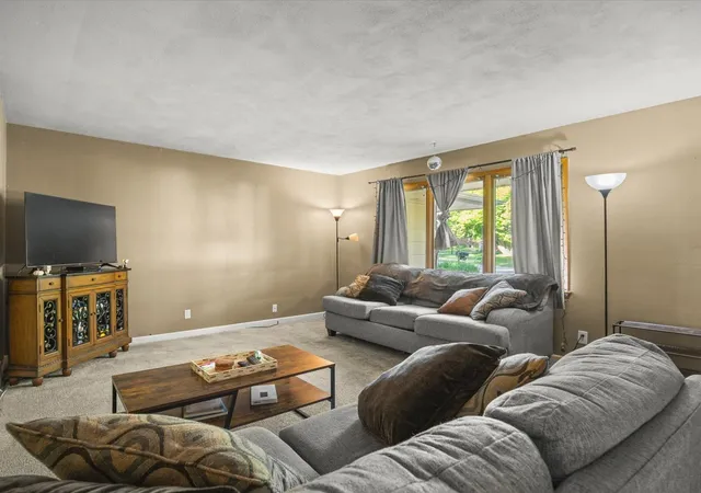 Photo 3 of Sale Pending at 131 Dawn Ave, Rockford, IL 61107 | MLS# 12665872 | Listing updated on 2026-09-14