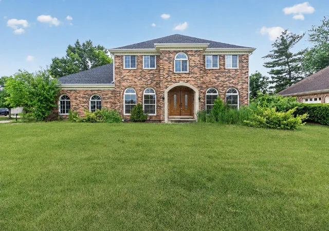 Photo 1 of Single family home for sale at 8415 Country Clb Ln, Orland Park, IL 60462 | MLS# 12667985 | Listing updated on 2026-09-12