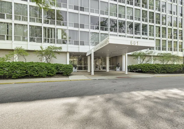 Photo 2 of Condo for sale at 601 E 32nd Street #403, Chicago, IL 60616 | MLS# 12668825 | Listing updated on 2026-09-15