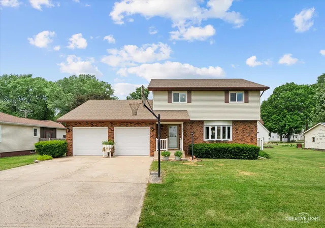 Photo 1 of Single family home for sale at 440 W Park St, Sheridan, IL 60551 | MLS# 12668963 | Listing updated on 2026-10-04