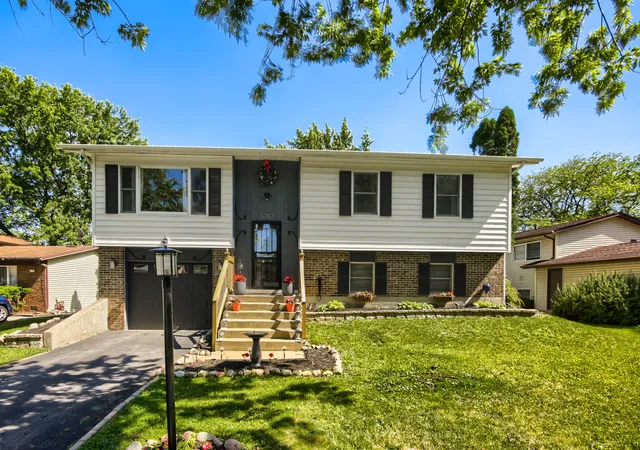 Photo 2 of Single family home for sale at 5257 Arquilla Dr, Richton Park, IL 60471 | MLS# 12669072 | Listing updated on 2026-10-02