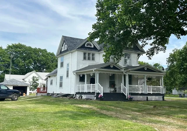 Photo 4 of Single family home for sale at 108 S Gray St, Sidell, IL 61876 | MLS# 12669214 | Listing updated on 2026-10-27