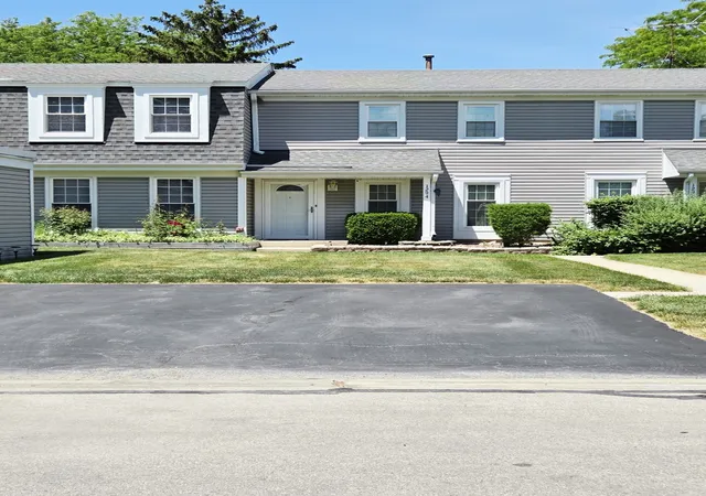 Townhouse for sale at 1294 Downing St, Roselle, IL 60172 | MLS# 12670168