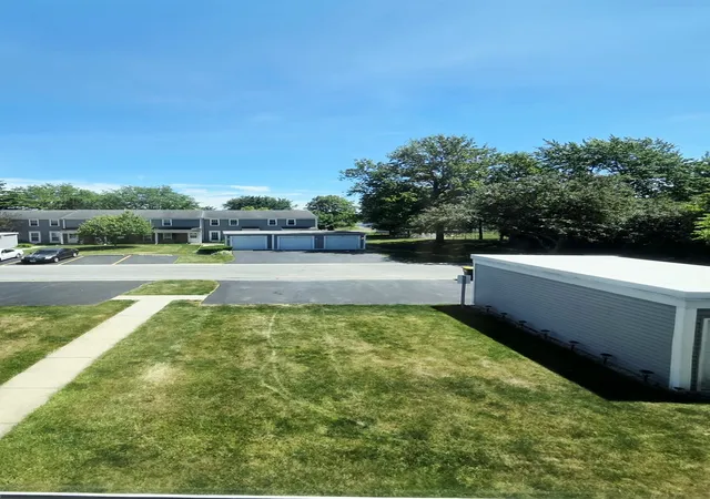Photo 4 of Townhouse for sale at 1294 Downing St, Roselle, IL 60172 | MLS# 12670168 | Listing updated on 2026-09-14