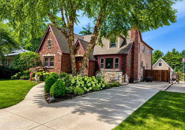 Photo 1 of Single family home for sale at 3218 W 97th Street, Evergreen Park, IL 60805 | MLS# 12674531 | Listing updated on 2026-09-11