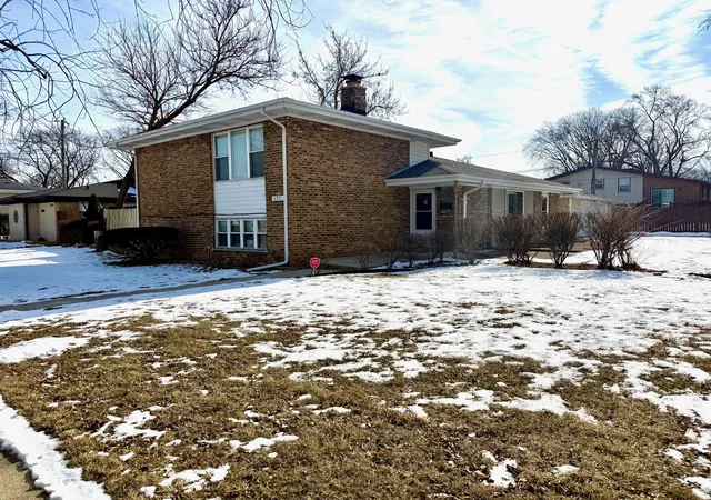 Photo 2 of Single family home for sale at 4351 Scott St, Oak Forest, IL 60452 | MLS# 12674807 | Listing updated on 2026-09-15