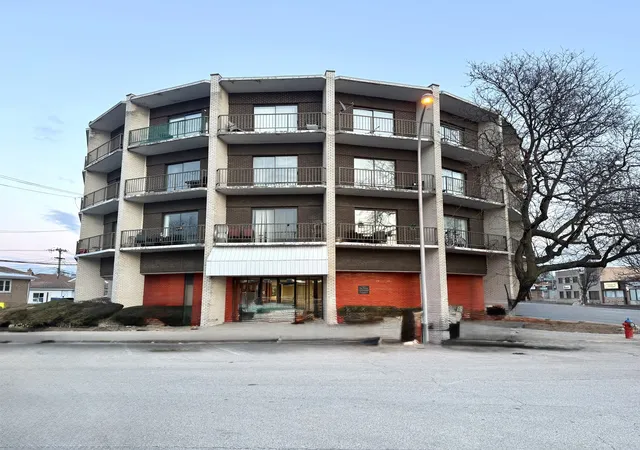Photo 1 of Condo for sale at 3900 W 95th Street #305, Evergreen Park, IL 60805 | MLS# 12675057 | Listing updated on 2026-09-27