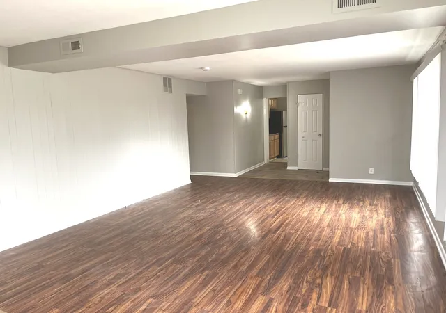 Photo 4 of Single family home for sale at 17658 Lincoln Ave, Homewood, IL 60430 | MLS# 12675543 | Listing updated on 2026-10-01