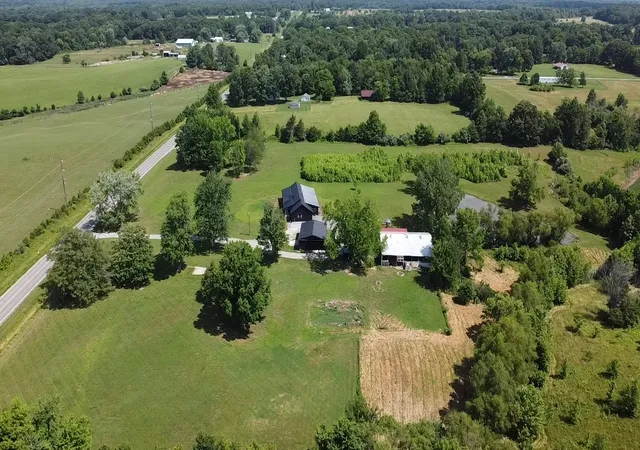 Photo 3 of Single family home for sale at 14824 N Tolle Ln, Mt Vernon, IL 62864 | MLS# 12676155 | Listing updated on 2026-10-25