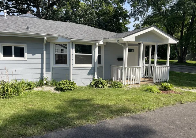Photo 2 of Single family home for sale at 418 Midway Dr, Mundelein, IL 60060 | MLS# 12677858 | Listing updated on 2026-10-03
