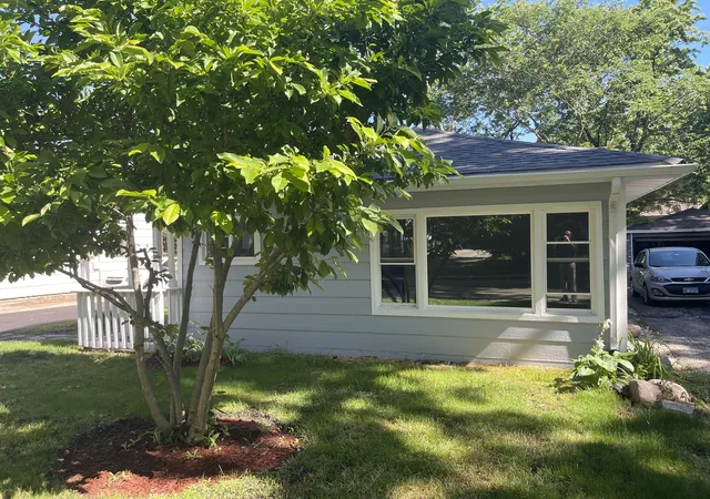 Photo 3 of Single family home for sale at 418 Midway Dr, Mundelein, IL 60060 | MLS# 12677858 | Listing updated on 2026-10-03