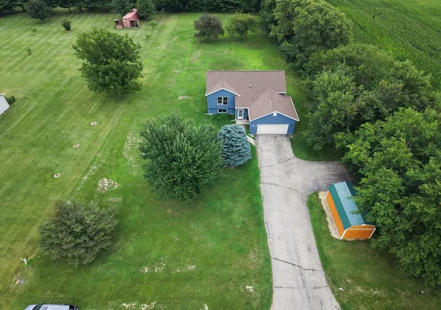 Photo 3 of Single family home for sale at 1868 Wolverine Rd, Dixon, IL 61021 | MLS# 12682198 | Listing updated on 2026-09-15