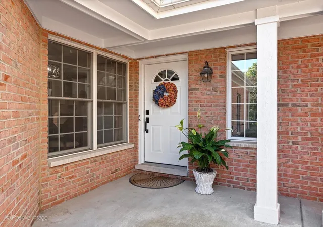 Photo 1 of Townhouse for sale at 324 Turnberry Ln, Glen Ellyn, IL 60137 | MLS# 12683271 | Listing updated on 2026-09-11