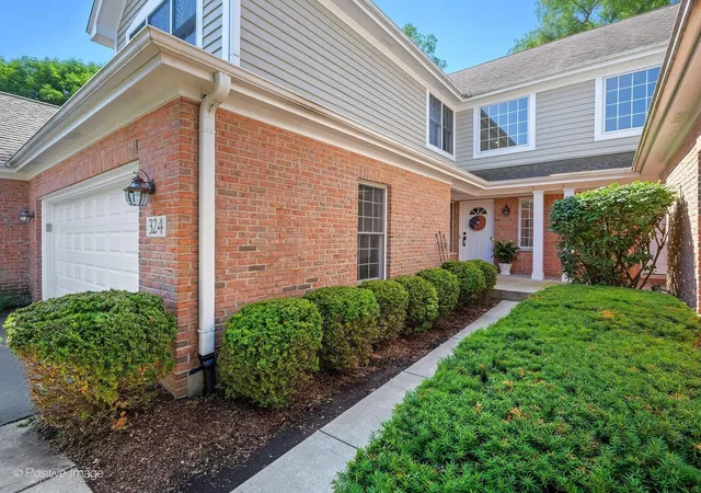 Photo 2 of Townhouse for sale at 324 Turnberry Ln, Glen Ellyn, IL 60137 | MLS# 12683271 | Listing updated on 2026-09-11