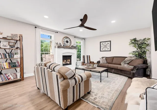 Photo 4 of Townhouse for sale at 324 Turnberry Ln, Glen Ellyn, IL 60137 | MLS# 12683271 | Listing updated on 2026-09-11