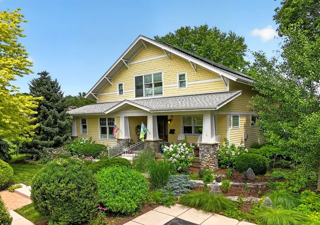 Photo 2 of Single family home for sale at 726 Somonauk St, Sycamore, IL 60178 | MLS# 12683462 | Listing updated on 2026-09-28
