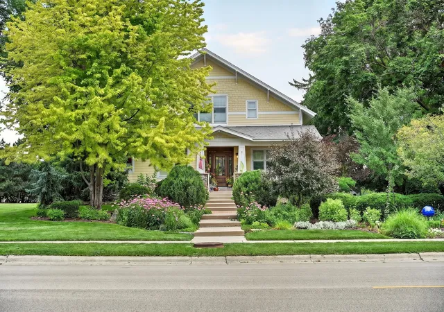 Photo 3 of Single family home for sale at 726 Somonauk St, Sycamore, IL 60178 | MLS# 12683462 | Listing updated on 2026-09-28