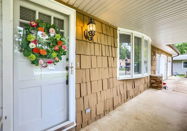 Photo 2 of Single family home for sale at 823 Greenwood Ave, Carpentersville, IL 60110 | MLS# 12684282 | Listing updated on 2026-09-11